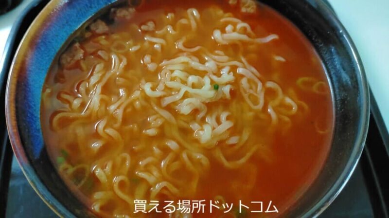 メップラーメンの麺とスープ